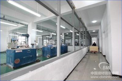 首条光刻石英玻璃基板成套生产线建成 建筑材料行业的革命性突破